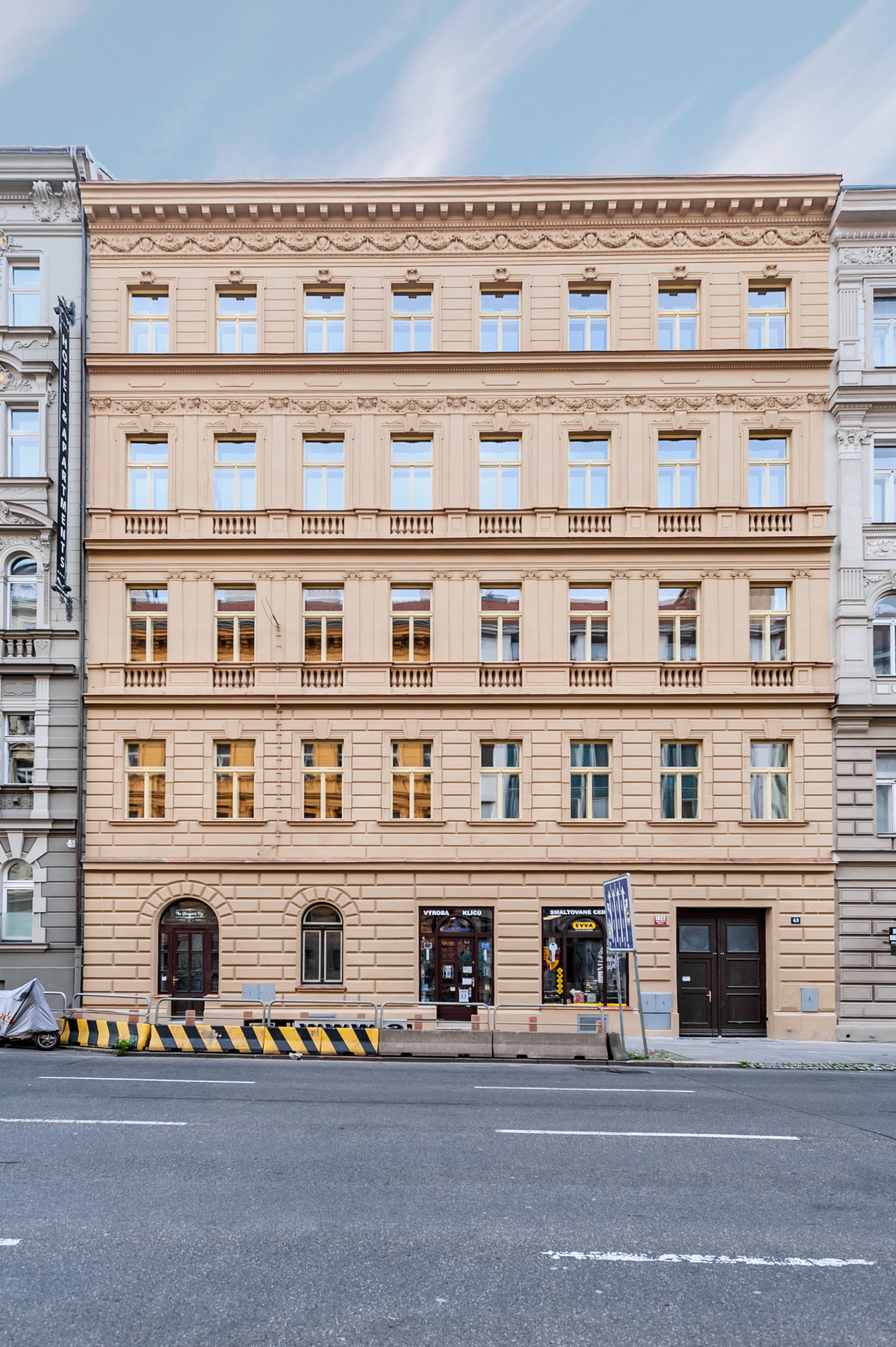 Luis L&eacute;ger House